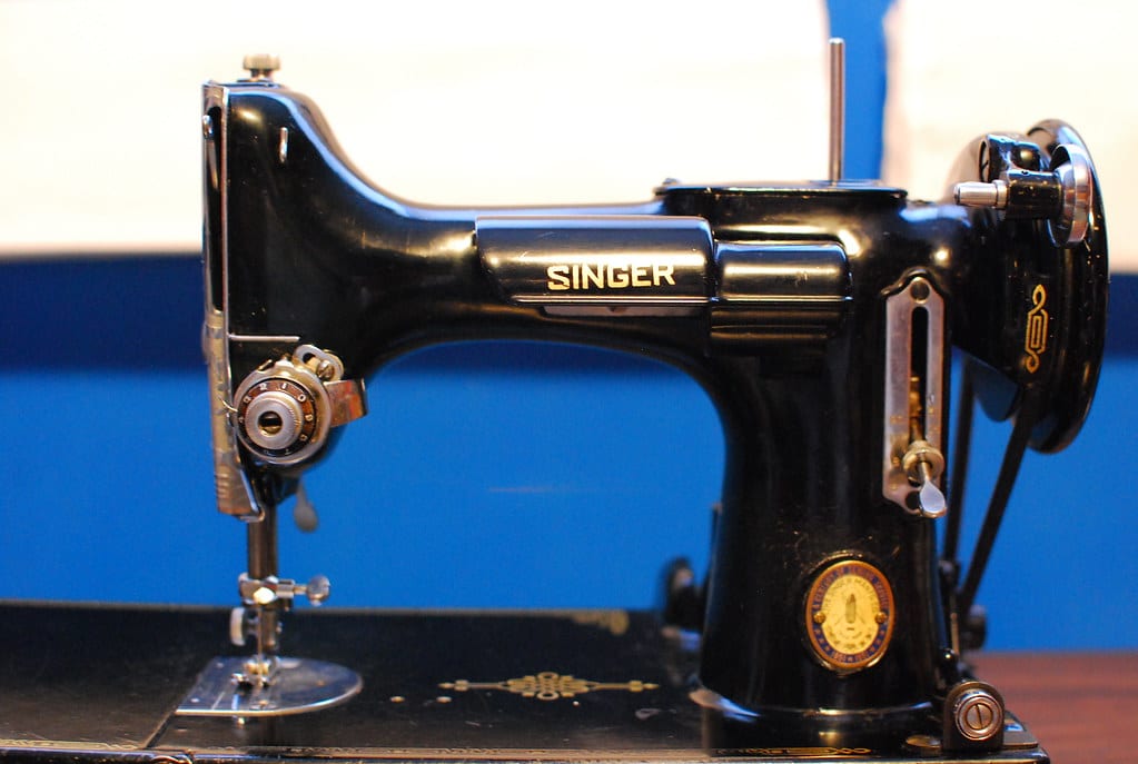Singer 221 Featherweight maquina de coser antigua decorada